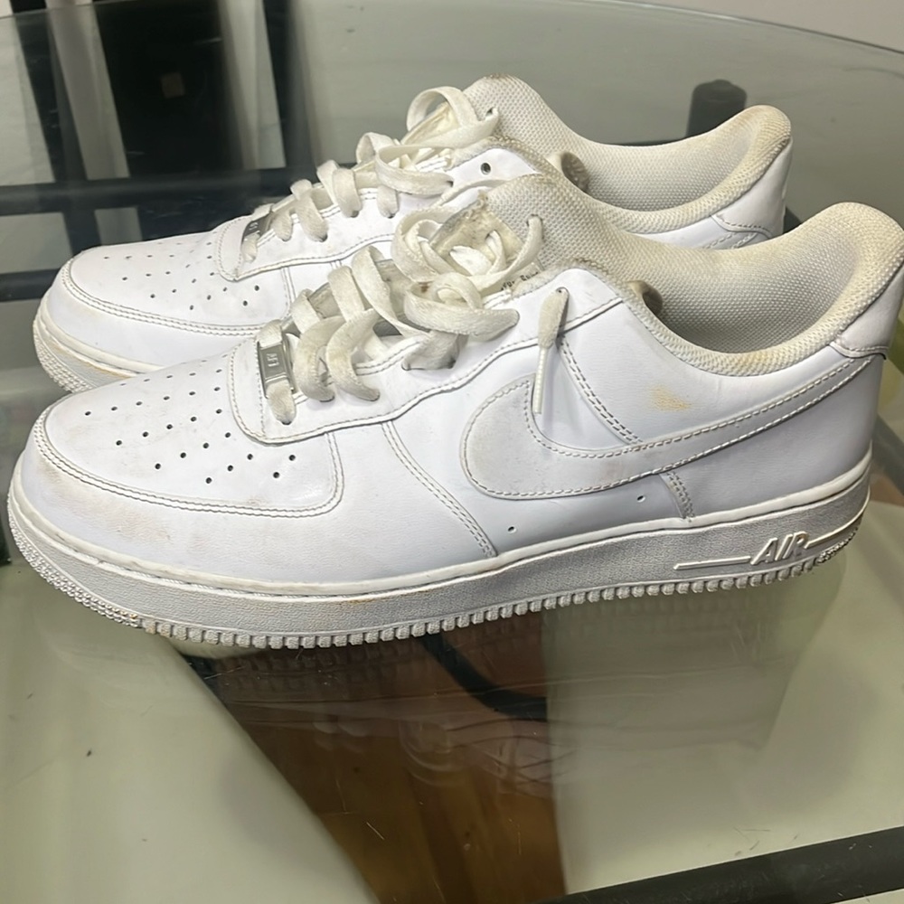 Size 12 men’s white low top Nikes